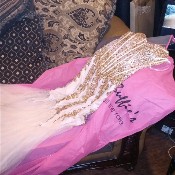 Prom dresses - Picture 2 of 8